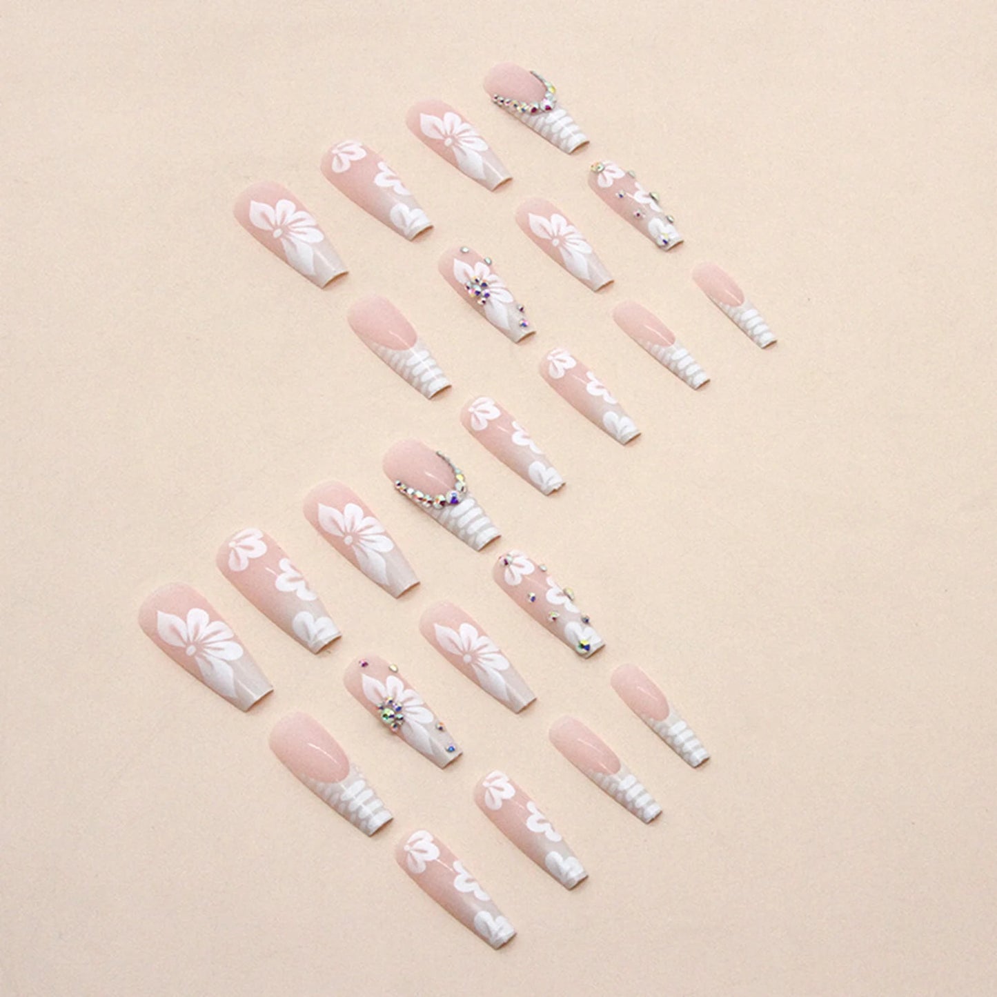 24pcs Detachable White Flower Patterns Fake Nails Polish-free Durable Use Nail Manicure Set attract attention fashion